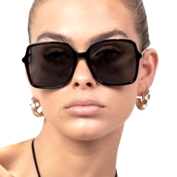 Gucci Large frame sunglasses - Picture 2 of 10